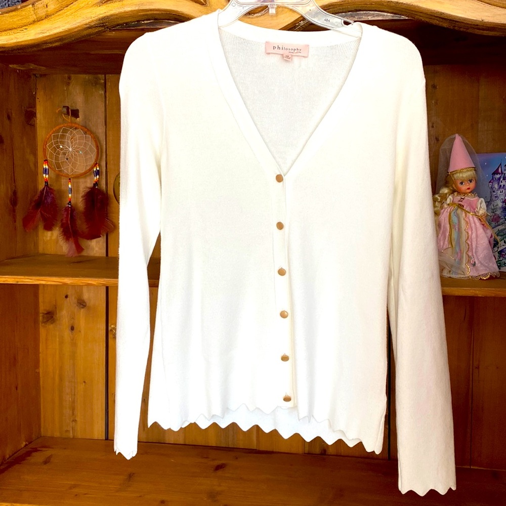 NWOT white sweater in EXCELLENT CONDITION!